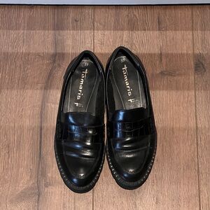 Black tamaris loafers